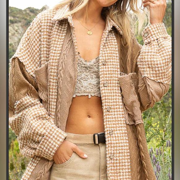 POL Boutique Designed in long sleeve roomy fit shacket in textured woven - Picture 3 of 6